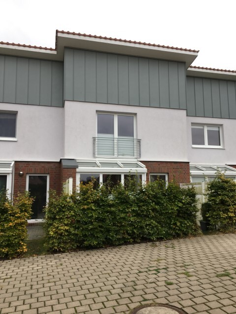 Neuwertiges Mittelhaus