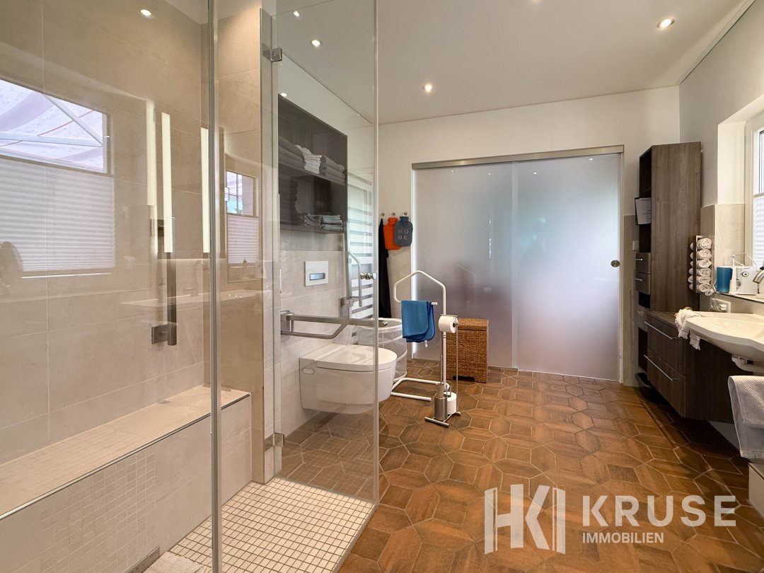Bad mit bodengleicher Dusche